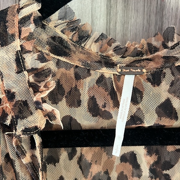 Free People Leopard Print Blouse New Without tags lightly used size s/p - Picture 3 of 4